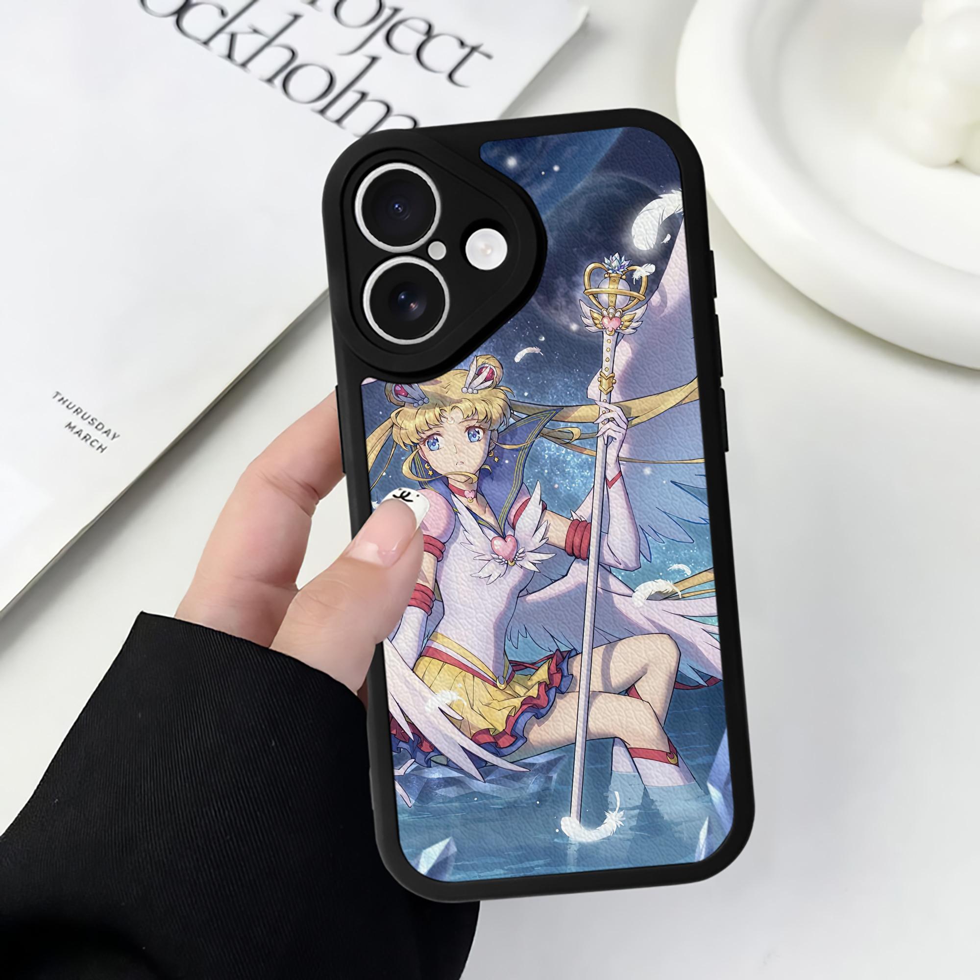 （画像用） 美少女戦士セーラームーン Sailor Moon 【iPhone 16シリーズ対応】シリコンスマホケース（レザー調） 材質：シリコン